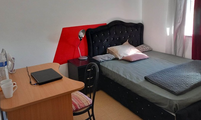 Poissy Cama Y Desayuno | Private room, Poissy