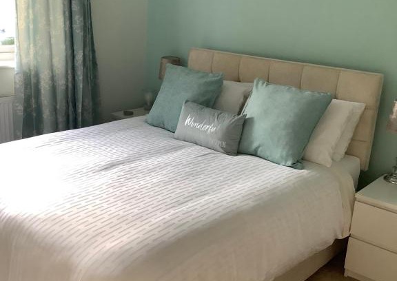 Bournemouth Casa | Private room, shared bathroom with one other, tea and coffee making facilities, mini fridge and hairdryer, King sized bed with help yourself continental breakfast in Secluded Modern Property with Parking