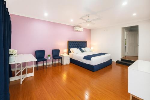 Bradbury Casa | Private room with pool and ensuite