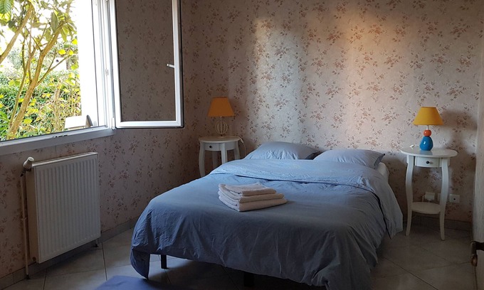 Saint-Herblain Cama Y Desayuno | Private room with independent access, 2 steps from Polyclinic, Zénith, 20min from the center of Nantes