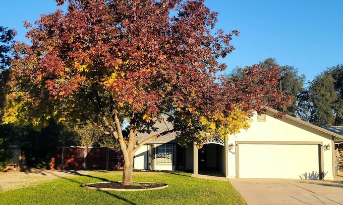 Enterprise Casa | Private room with short walks/ drives to services!
