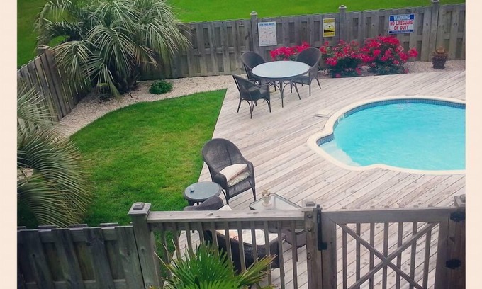 Holden Beach Cabaña | Impresionante piscina privada de agua salada! Vistas al mar, Decoración festiva! Deliciosamente limpio!