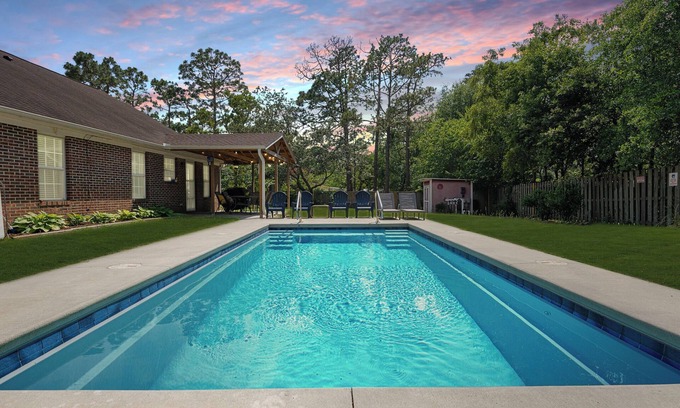 Silver Lake Casa | Private Saltwater Pool, No Stairs, Sleeps 8, Bunk Bed, Games, Gym, Near Beaches!