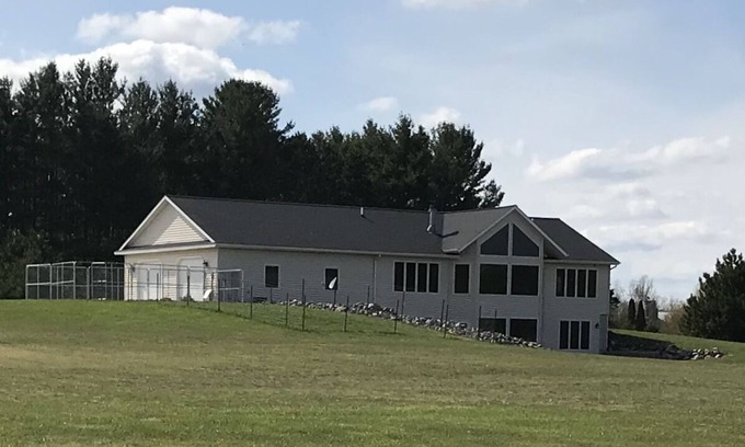 Harrison Casa | Private, secluded. Located at the Gateway to the North in Harrison, Michigan.