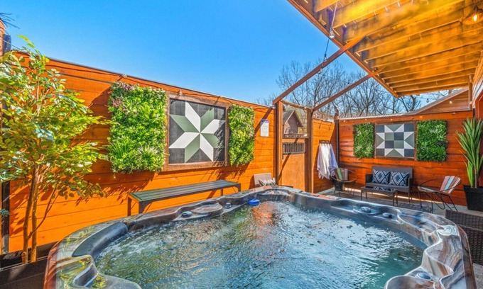 Wears Valley Casa | Pickleball MiniGolf Pool Playground Arcade MtnView