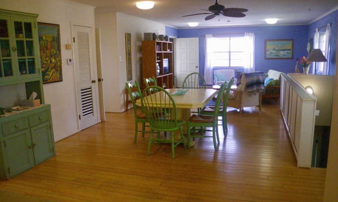 South Padre Island Casa | PRIVATE SINGLE FAMILLY HOUSE with nice deck for Friday Night Fireworks!