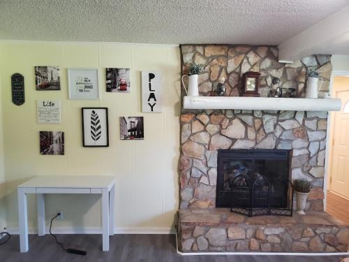 Oakdale Casa | Private Single Level Standalone House Large Lot - 3 Bedrooms