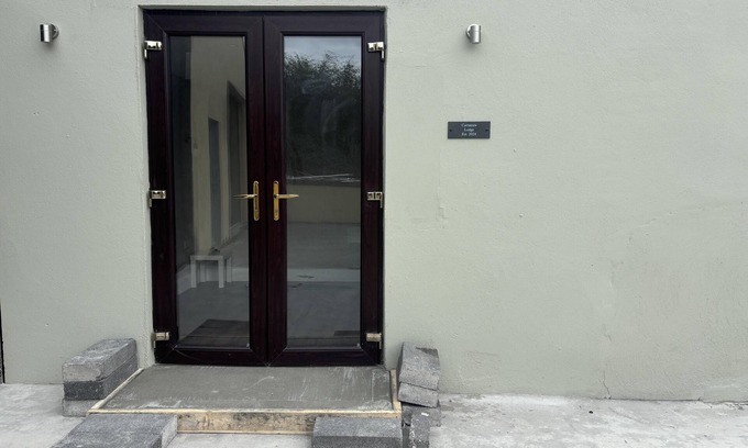 Cavan Apartamento | Private Small Detached Room with Bathroom
