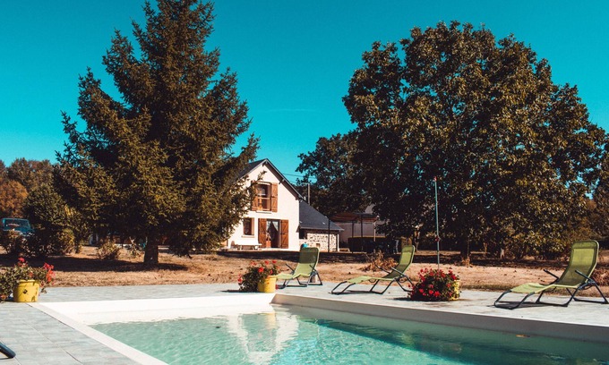 Savigny-Poil-Fol Casa | piscina de spa privada