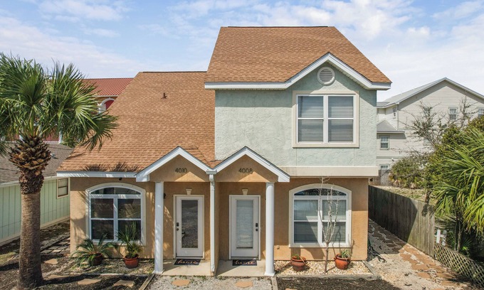 Crescent Beach Casa | Private space for your family! Just steps to the sand!