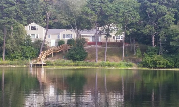 Hyannis Casa | Casa privada, espaciosa y frente al agua en Cape Cod