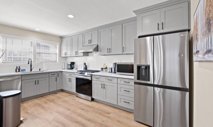 Valle Lindo Casa | Private, Spacious Home minutes away from Ontario Airport with Parking