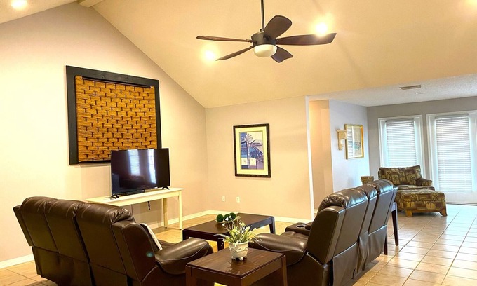 Foley Casa | Private spacious home on 5 acres just minutes from the beaches and theme parks!