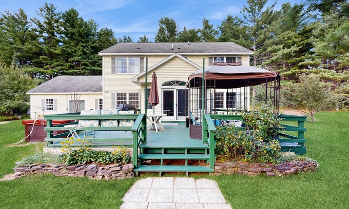 Center Ossipee Casa | Private spacious mountain view w/beach rights, hot tub, spacious deck & firepit