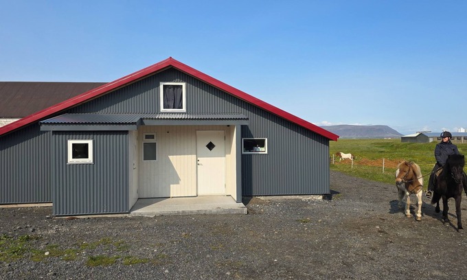Sveitarfelagid Olfus Apartamento | Private stable apartment at Cora's Icelandic horse farm in South Iceland
