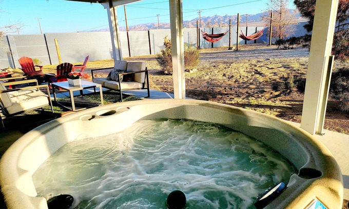 Joshua Tree Casa | Cerca del parque, Tina caliente, Cama King, Chimenea, Patio, Bastante