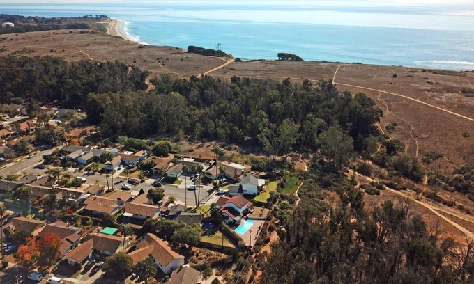Goleta Apartamento | Private studio next to stunning bluffs and beach. Pet friendly.