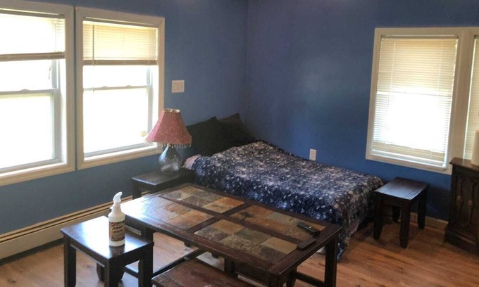 West Islip Apartamento | Private Studio Own Entrance Yard ,King Size Bed & Twin Bed