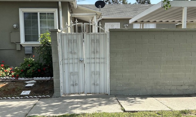 North Hollywood Apartamento | Private Studio GuestHouse With Everything!