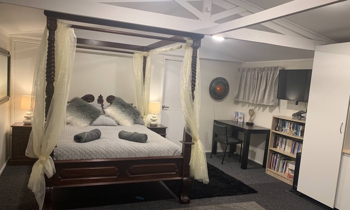 Paraparaumu Apartamento | Private Studio with Hot Spring spa & infrared sauna