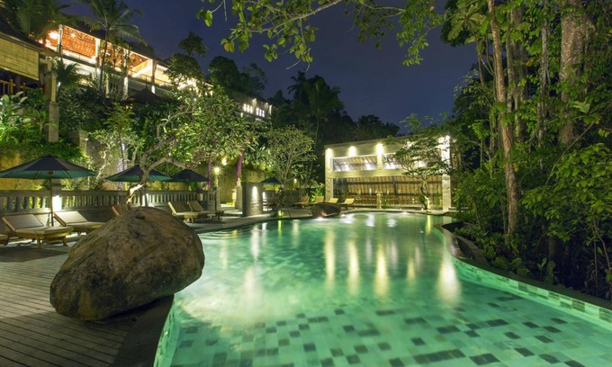 Sambahan Alquiler De Eote | Suite privada en Ubud, capacidad para 2 personas, rodeada de exuberante vegetación