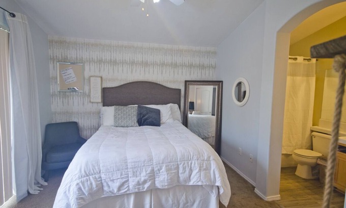 Greenacres Casa | Private Suite with private entrance in quite SW area pets ok!