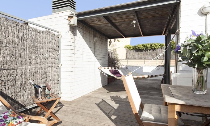 El Putget i Farro Apartamento | Ático con terraza privada con capacidad para 6 personas cerca del centro