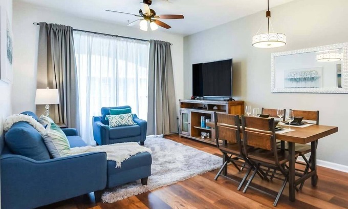 Florida Central Atlantic Coast Apartamento | Sparkling Clean, Private on Top Floor. CDC Cleaning, Steps from Clubhouse 2VC500