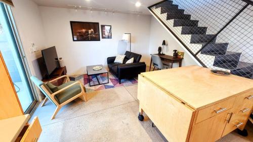 Raynolds Addition Apartamento | Private Townhome Haven in Downtown