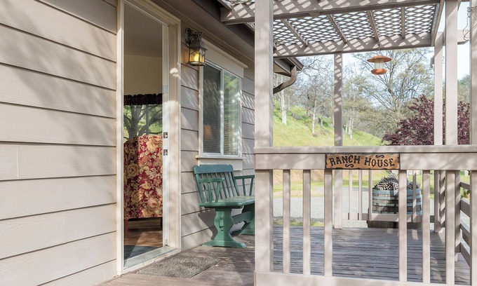 Ahwahnee Cabaña | Private Two-Bedroom Cottage with Kitchen: Your Vacation Home near Yosemite