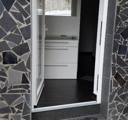 Weisenau Apartamento | Private Unterkunft Askinartar