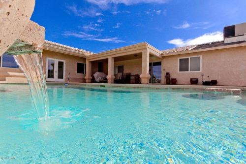 Lake Havasu City Casa | PRIVATE VIEW ON THE LAKE SIDE OF 95! Sleeps 16
