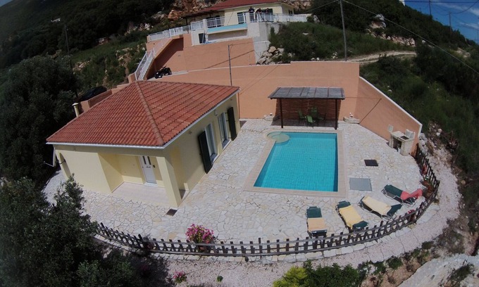 Zola Villa | Villa privada con piscina y vistas al mar
