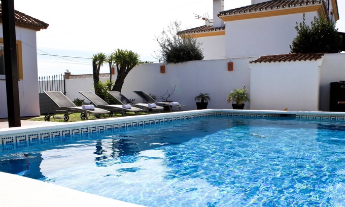 Buenas Noches Villa | Villa de lujo. Jacuzzi, gimnasio, piscina privada, estacionamiento seguro, central.