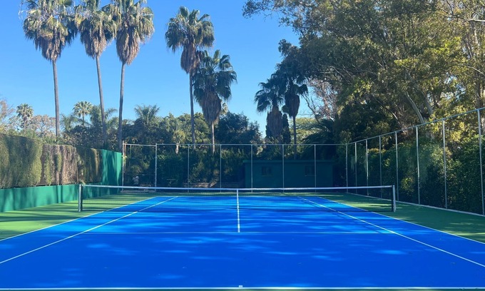 Guadalmina Villa | Villa privada en zona exclusiva, con piscina, tenis y acceso directo a la playa.