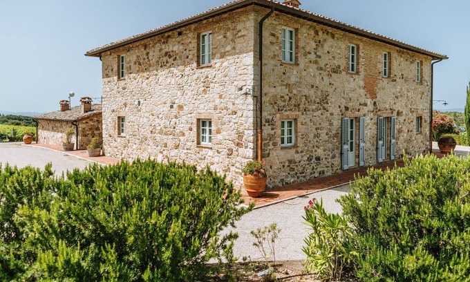 Castelnuovo Berardenga Villa | Private Villa with hot tub, private pool, A/C, WIFI, TV, patio, panoramic view, close to Siena