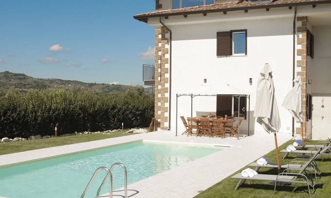Amorosi Villa | Casa de vacaciones privada con WIFI, piscina privada, A/C, TV, patio, vista panorámica