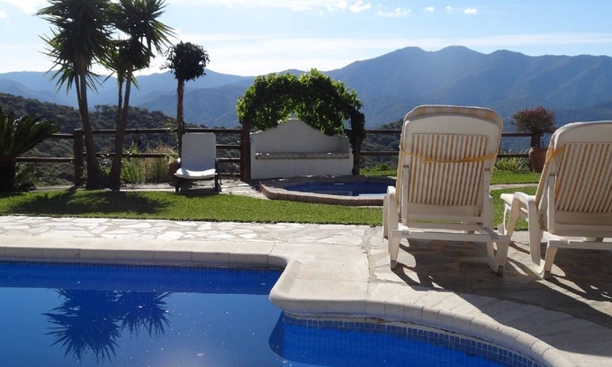 Gaucin Villa | Villa privada con piscina, jacuzzi y magníficas vistas