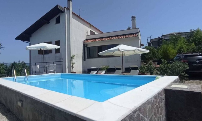 Naso Villa | Villa Cresta, con una piscina a 15 minutos del mar y del centro de Capo d'Orlando
