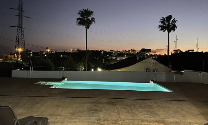 Estepona Chalet De Esquí | Villa privada ,con piscina privada