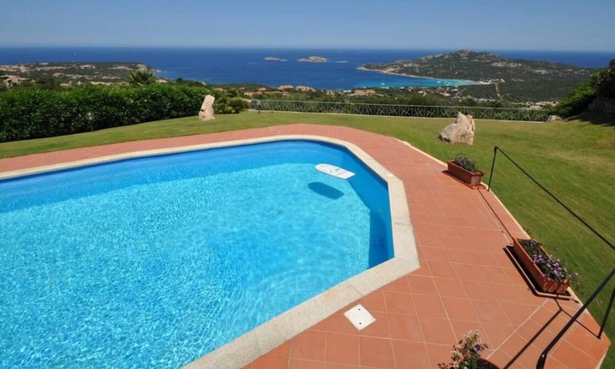 Pantogia Villa | Villa privada con piscina y vistas al mar.