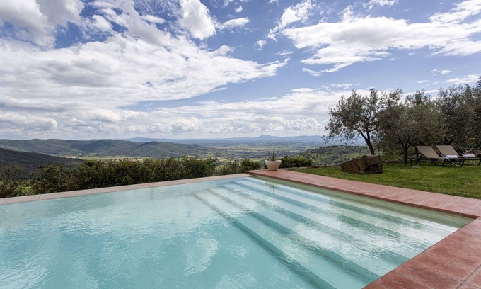 Cortona Villa | Casa de vacaciones privada con WIFI, A/C, sauna, piscina, jacuzzi, TV, terraza, cerca de Cortona