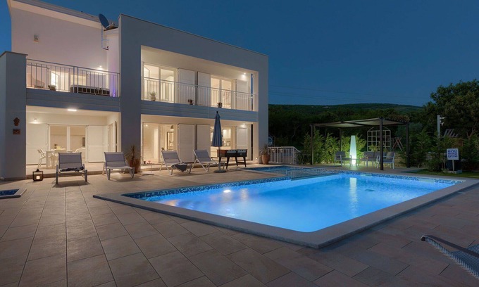 Diminici Villa | Casa de vacaciones privada con piscina privada, jacuzzi, WIFI, A/C, TV, terraza, vista panorámica