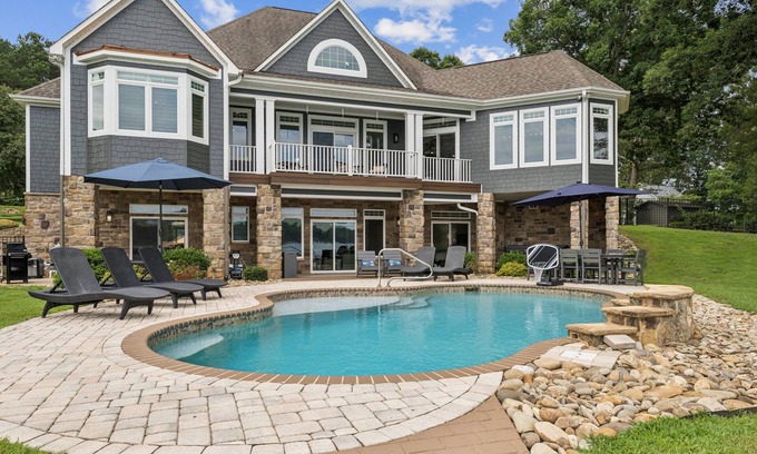 Lake Norman of Catawba Casa | Private Waterfront Home with Pool, Hot Tub - ideal for up to 16