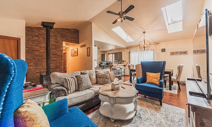 Woodland Park Cabina | Private Wi-Fi>HotTub>Fenced Yard>Cozy Retreat