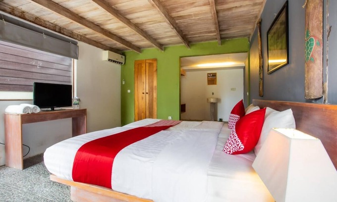 By Pass Ngurah Rai Casa | Cabaña privada de madera, estilo balinés clásico en Nusa Dua