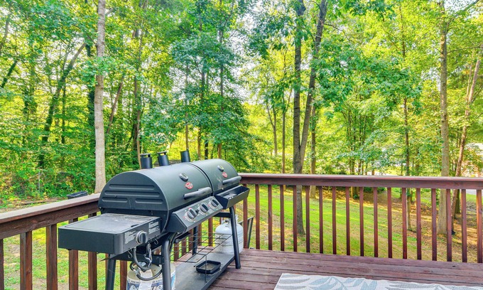 High Point Casa | Private Yard & Deck: High Point Home Base!