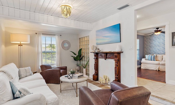 Paver Park Casa | Private Yard, Legacy Trail, Close to Beaches and Downtown