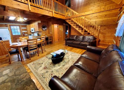 Gatlinburg Casa | Private yet walking distance to downtown