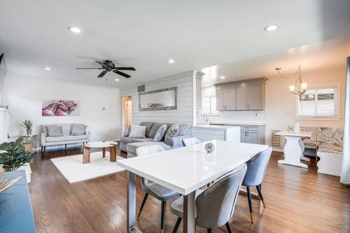 Hayward Casa | Private Zen Garden and Fireplace Chic Hayward Oasis